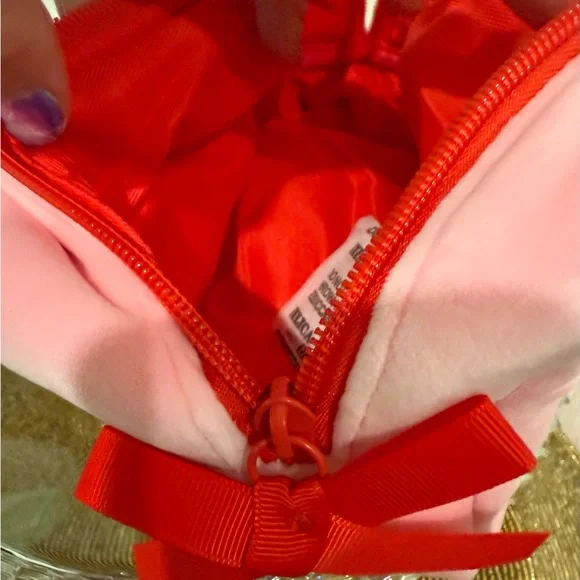 Charming Pink Pamper Yourself Bundle: Pink Powder Pouch-Glamnetics-Heart Socks - Picture 8 of 15